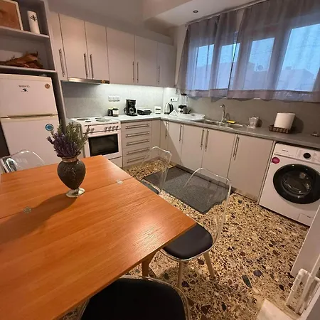 Skyfall With A Large Balcony And Free Parking In Apartmán