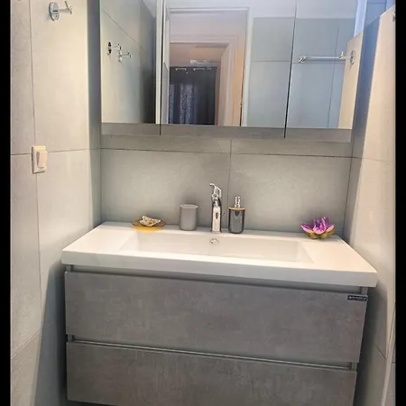 Skyfall With A Large Balcony And Free Parking In Apartmán *