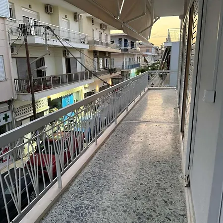 Skyfall With A Large Balcony And Free Parking In *